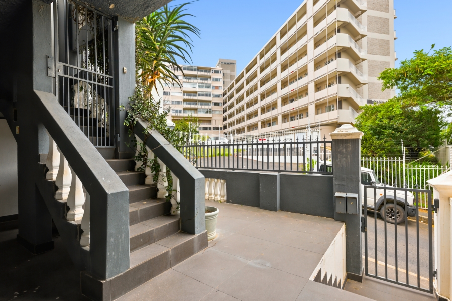 2 Bedroom Property for Sale in Green Point Western Cape